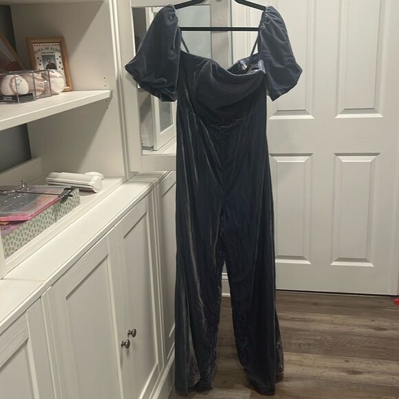 BY ANTHROPOLOGIE (NWT) The Femme Velvet Jumpsuit, Dusty Blue, Size 12 - Picture 3 of 15